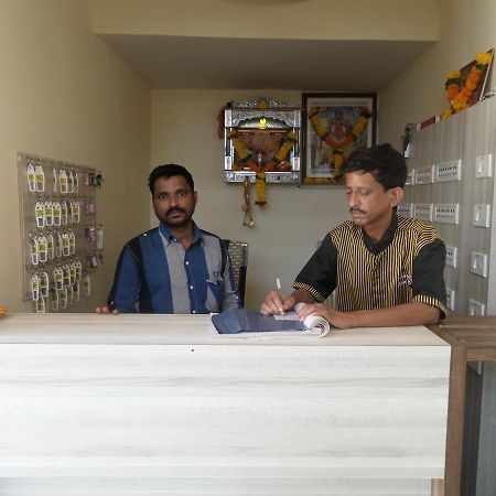 Hotel Riya-Raj Lodging Titwala Экстерьер фото