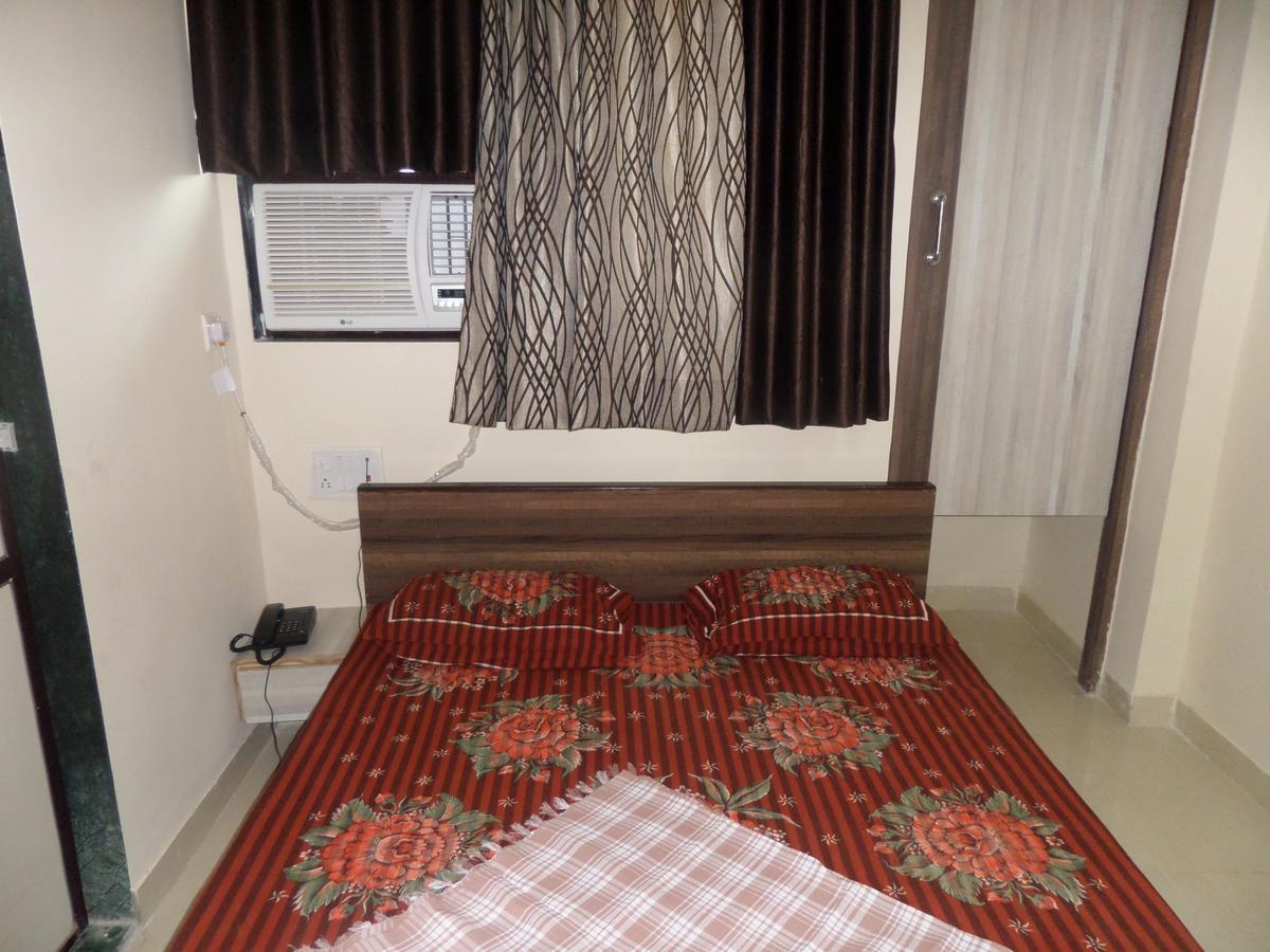 Hotel Riya-Raj Lodging Titwala Экстерьер фото