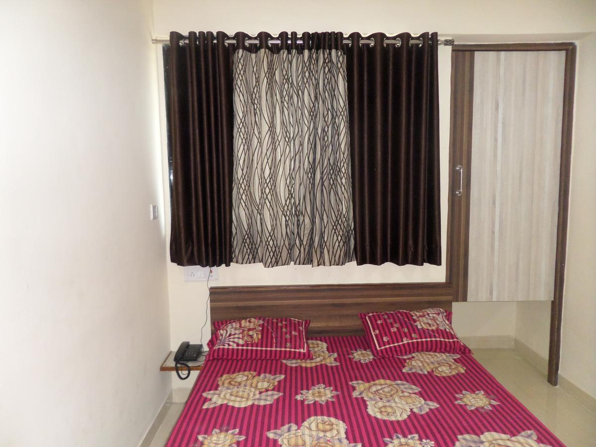Hotel Riya-Raj Lodging Titwala Экстерьер фото