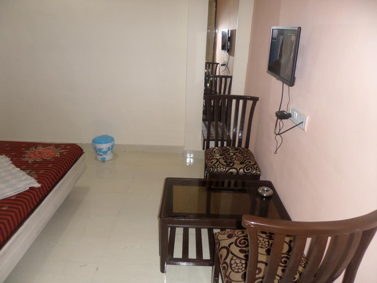 Hotel Riya-Raj Lodging Titwala Номер фото