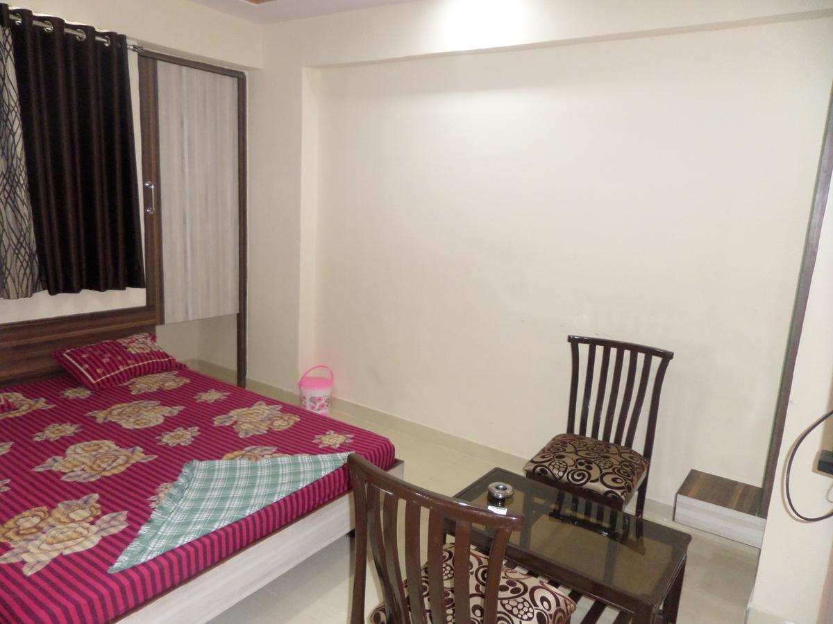Hotel Riya-Raj Lodging Titwala Номер фото