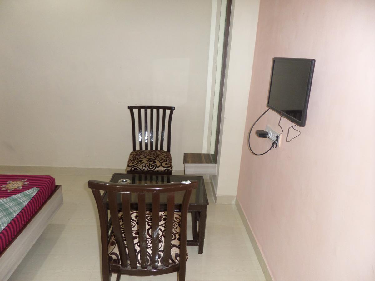 Hotel Riya-Raj Lodging Titwala Экстерьер фото